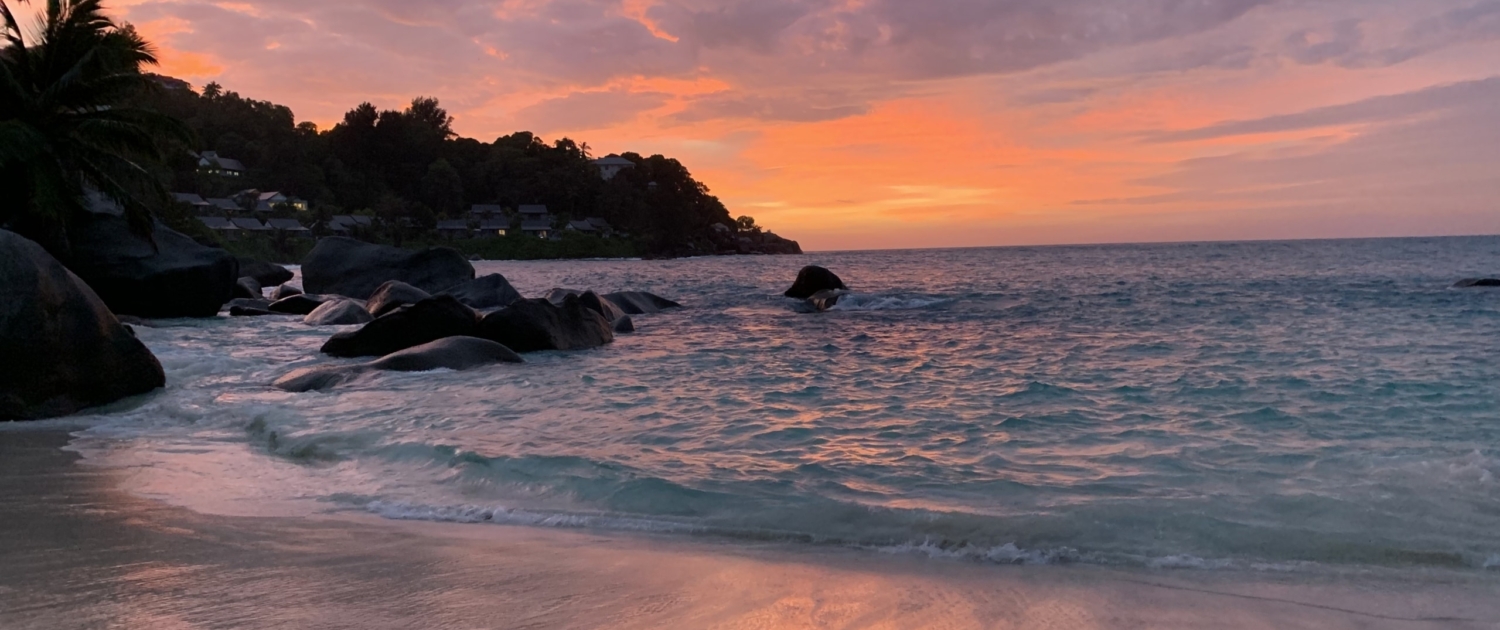 Beautiful Sundown at private Beach on Mahe, Seychelles Beautiful Sundown at private Beach on Mahe, Seychelles, Excursion coucher de soleil Mahé
