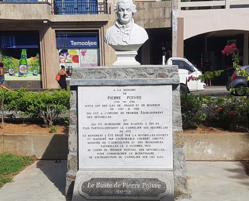 Statue de Pierre Poivre Statue de Pierre Poivre