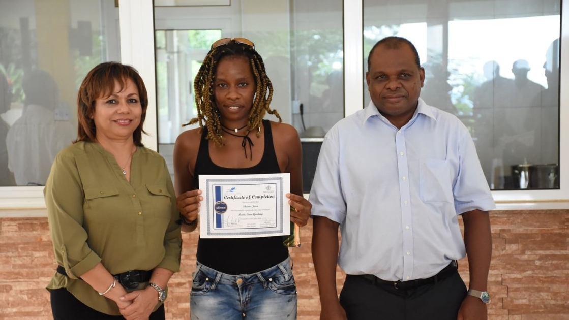 Sheena Tourguide Certificate with Tourism Minister of Seychelles, About us Sheena Tourguide Certificate with Tourism Minister of Seychelles, About us