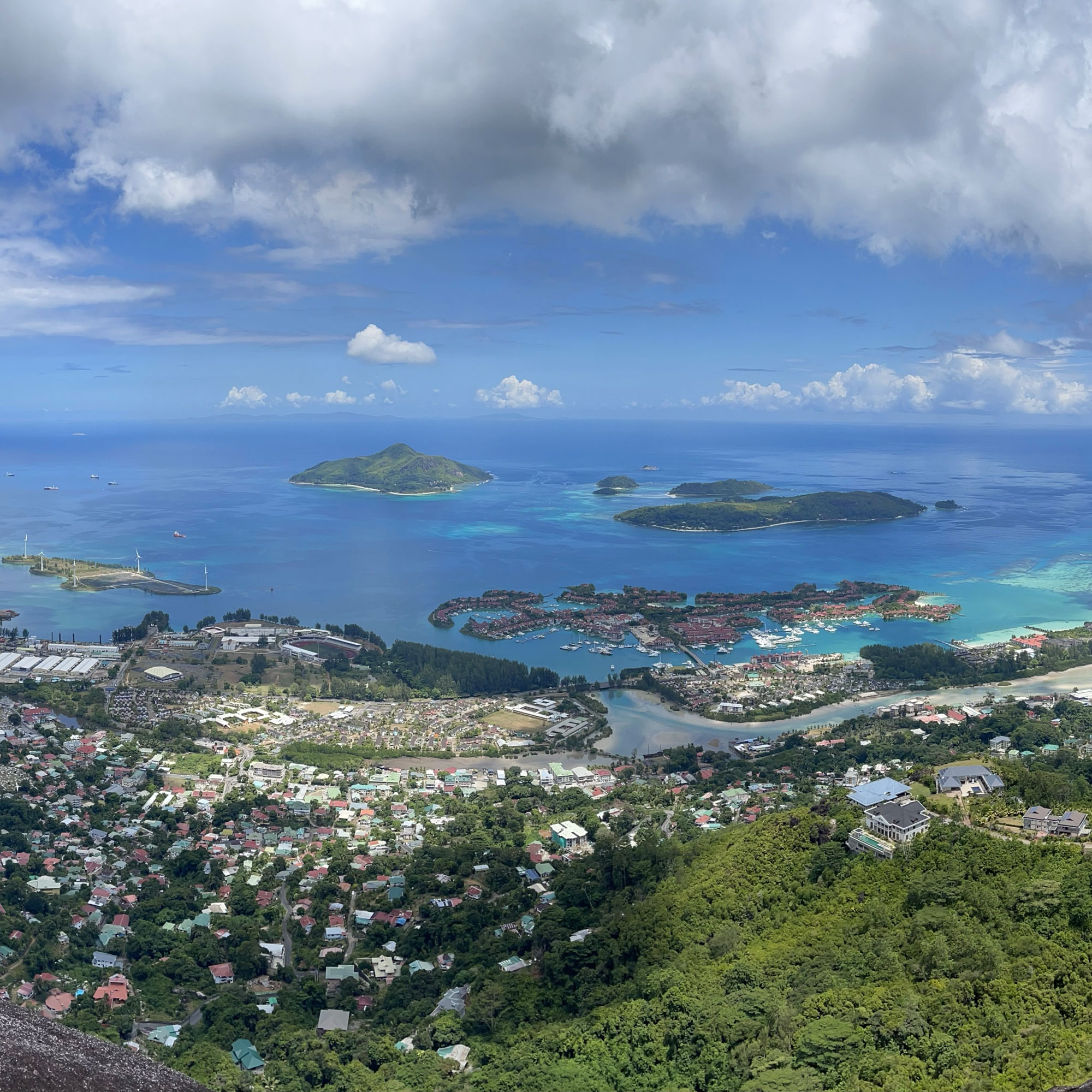 Vue depuis le sentier nature de Copolia sur Eden Island, Excursion à Copolia, Randonnée Copolia avec guide francophone