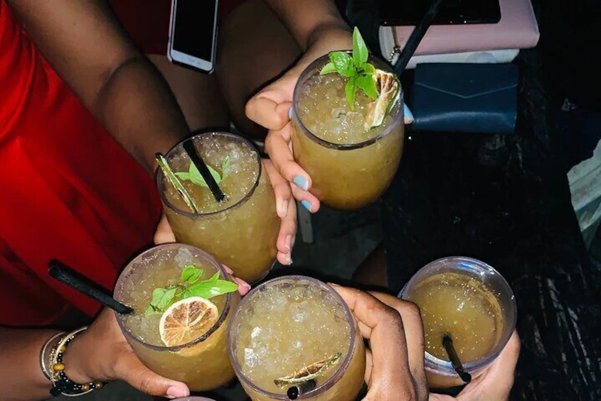 Excursion nocturne avec cocktails aux Seychelles Excursion nocturne avec cocktails aux Seychelles